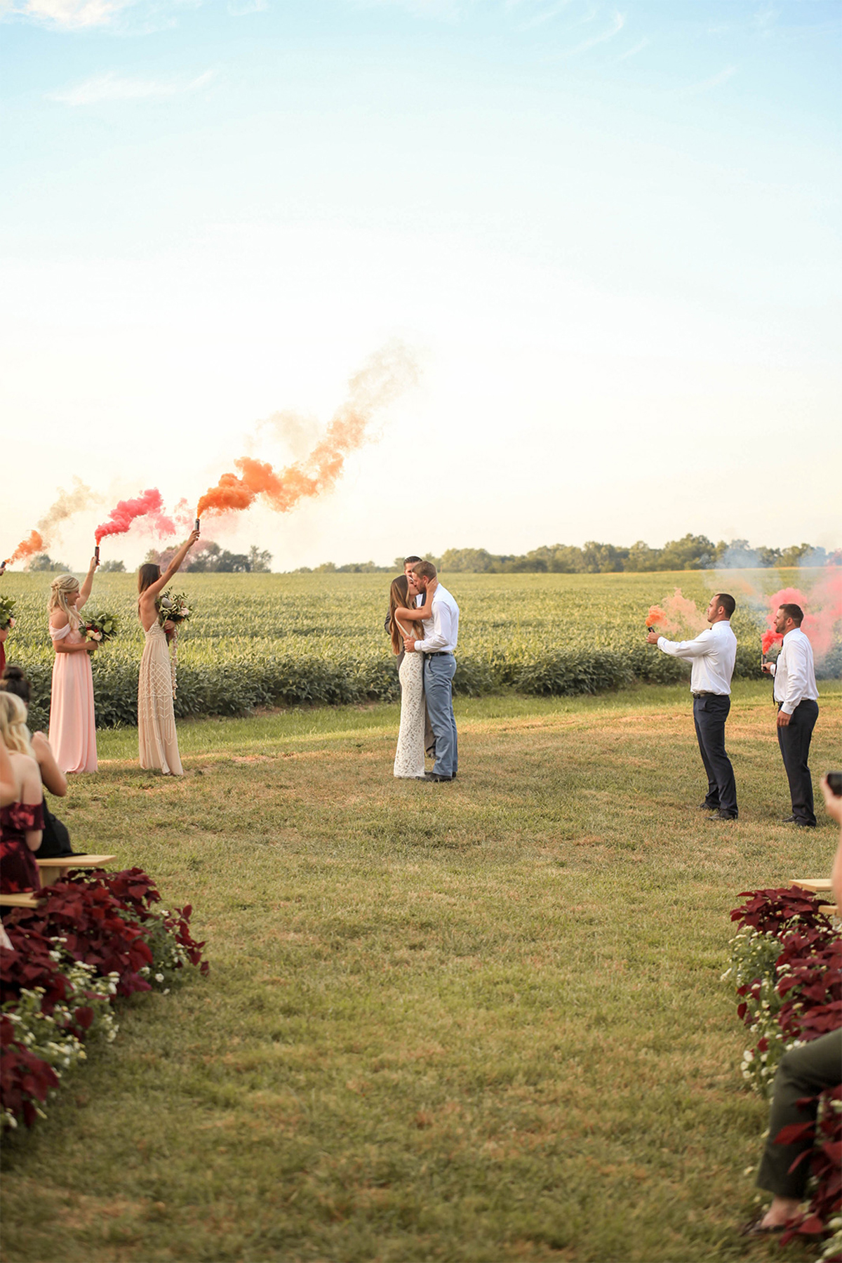 Humo de colores para la boda: una sesión de fotos en las nubes 