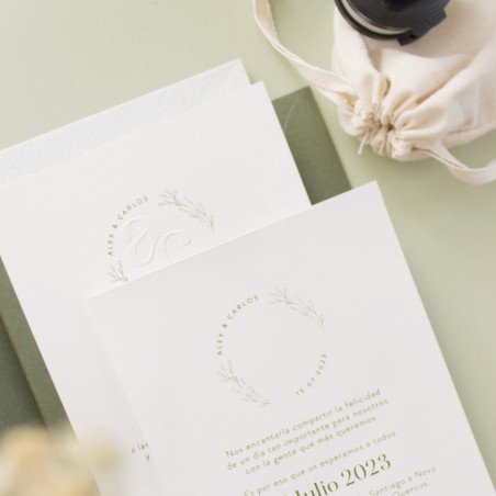 Invitació de casament original, moderna i handmade. Estampa tu mateix el vostre logo amb el segell en relleu.