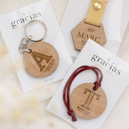 Clauer fusta comunió - "INICIAL PERFORADA"