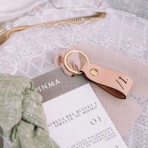 Llavero cuero boda - "MONOGRAM"