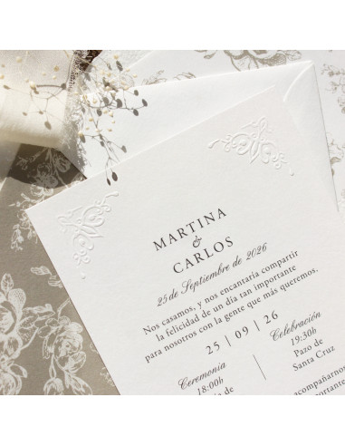 invitación de boda estilo Bridgerton con ornamentos románticos