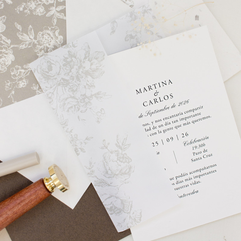 invitación de boda estilo Bridgerton con ornamentos románticos con sello de lacre