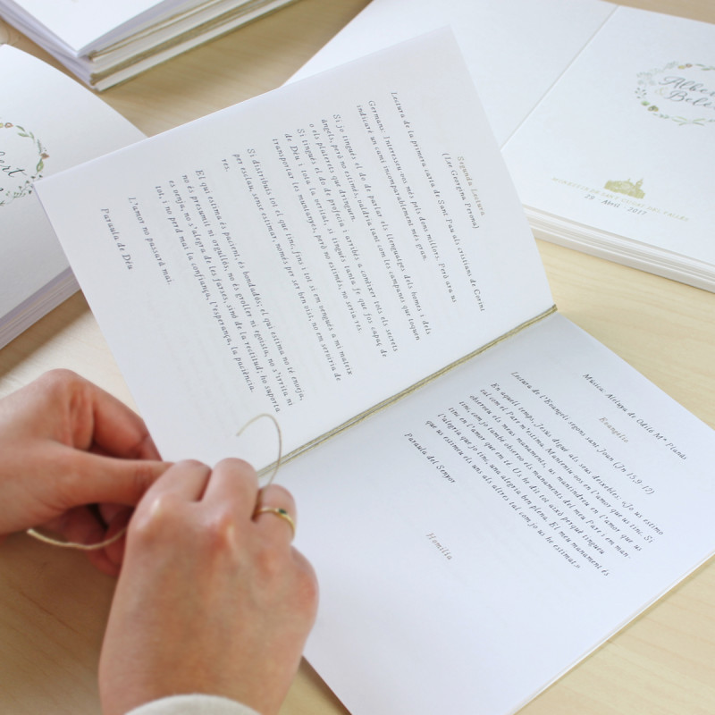 carpeta personalizada para guardar el misal de vuestra boda y que todos los invitados puedan seguir la ceremonia.