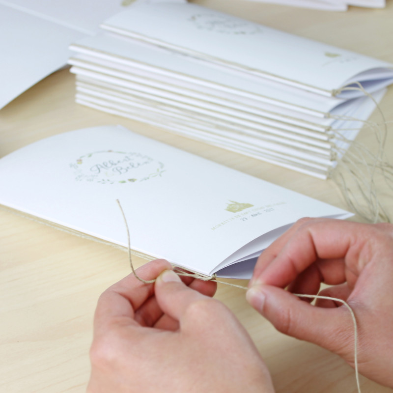 carpeta personalizada para guardar el misal de vuestra boda y que todos los invitados puedan seguir la ceremonia.