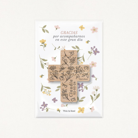 Packaging amb bossa transparent i suport imprès amb el missatge "Gràcies per acompanyar-nos en aquest gran dia"