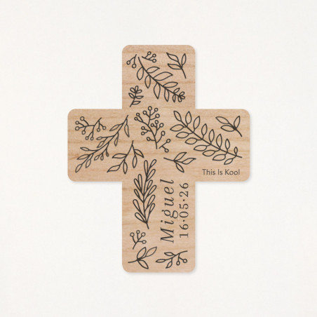 Imán de madera en forma de cruz, personalizado con su nombre y la fecha de la primera comunión y un estampado floral