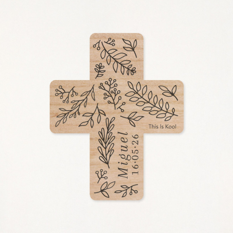 Imán de madera en forma de cruz, personalizado con su nombre y la fecha de la primera comunión y un estampado floral