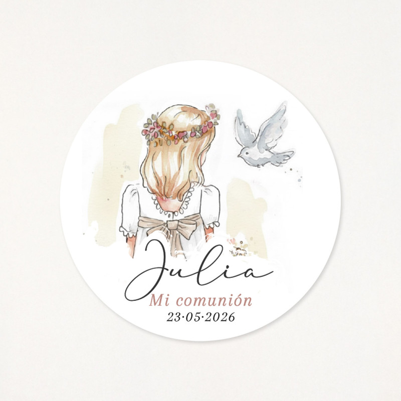Adhesivo circular de 6cm con una ilustración en acuarela de una niña de primera comunión