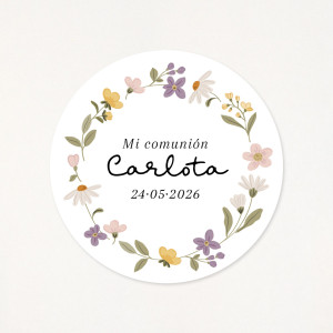 Adhesiu circular de 6cm, amb una corona de flors primaveral, personalitzat amb el seu nom ui la data de la primera comunió