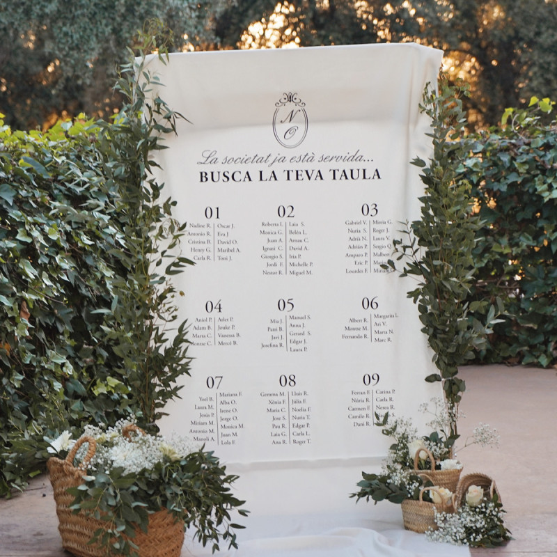 Seating plan tela boda con estructura metálica