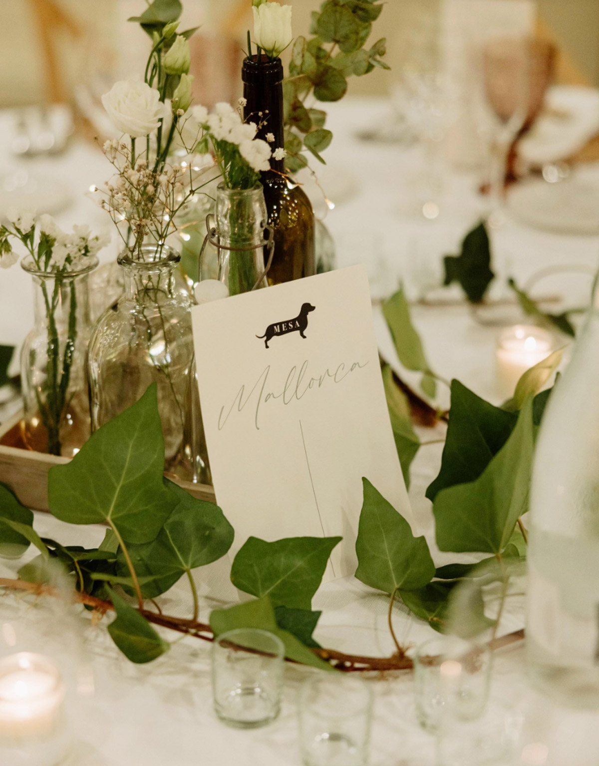 Papelería personalizada para boda diseñada por los novios, con un estilo romántico y natural