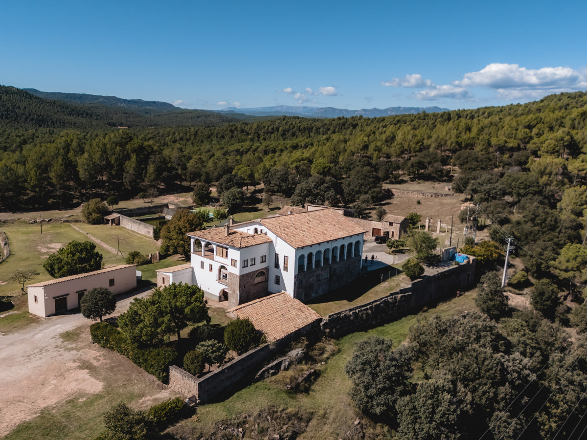 Vista de Masia Cal Riera, una masía rodeada de naturaleza perfecta para bodas rústicas en Cataluña