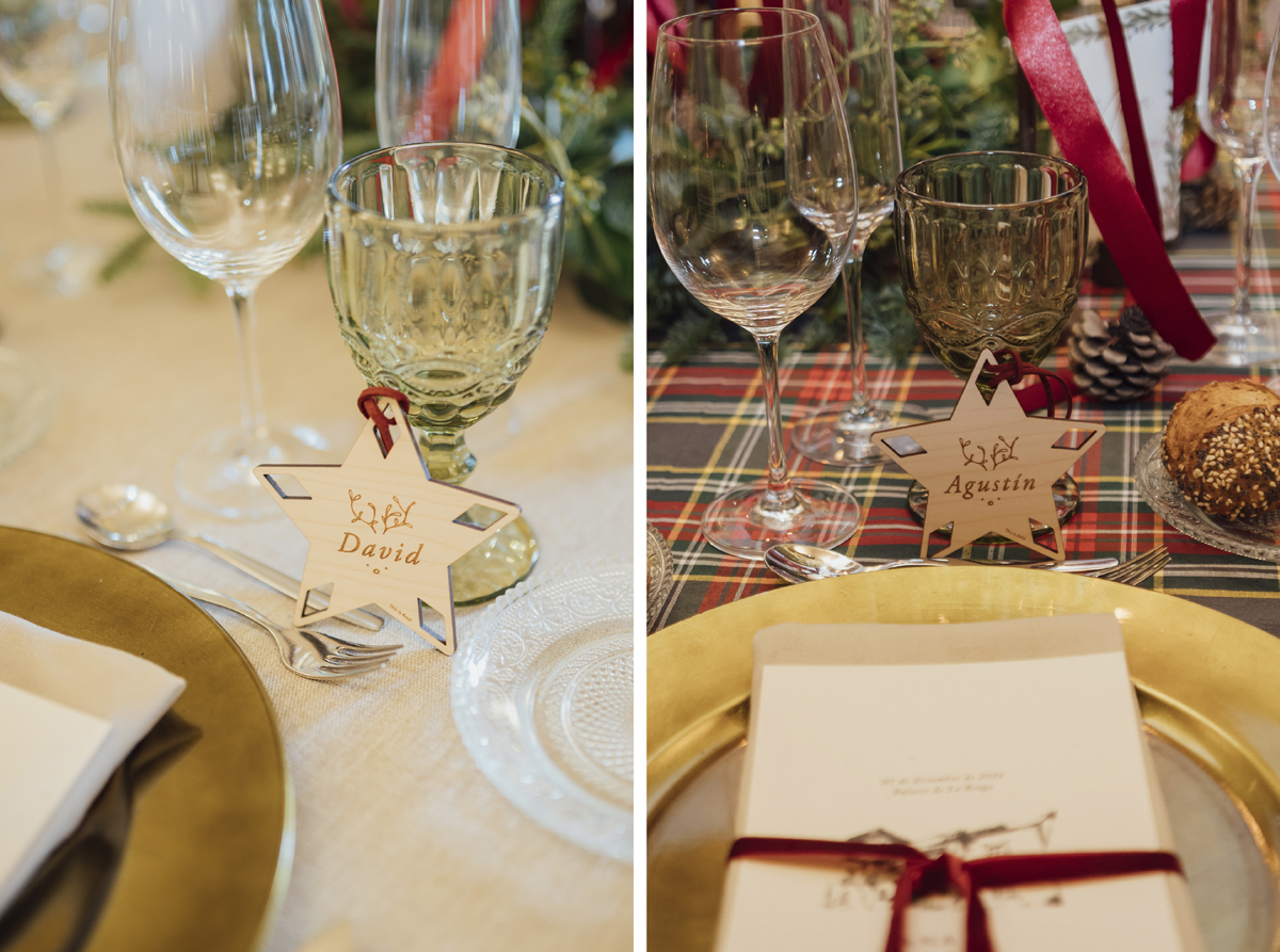 Marcasitio navideño de madera con nombre del invitado en copa de boda