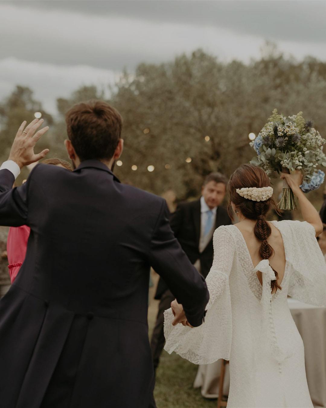 Celebraci&oacute;n al aire libre con invitados y detalles personalizados