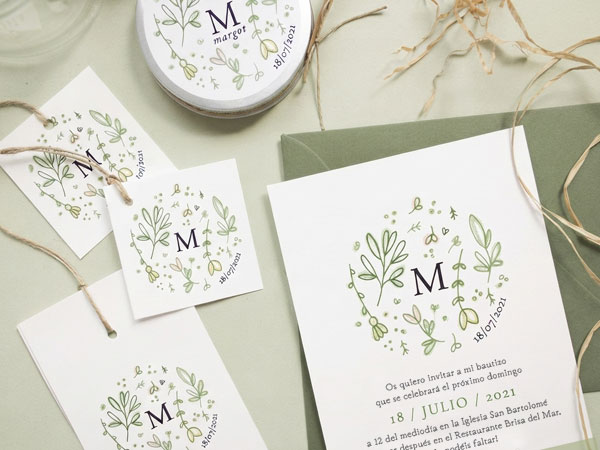 Colecci&oacute;n de bautizo "Aire" personalizada con invitaciones, detalles y decoraci&oacute;n a juego
