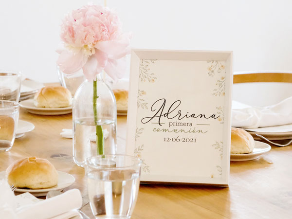 L&aacute;mina en marco de madera con el mensaje "Muchas gracias por venir" para decorar los rincones de su comuni&oacute;n