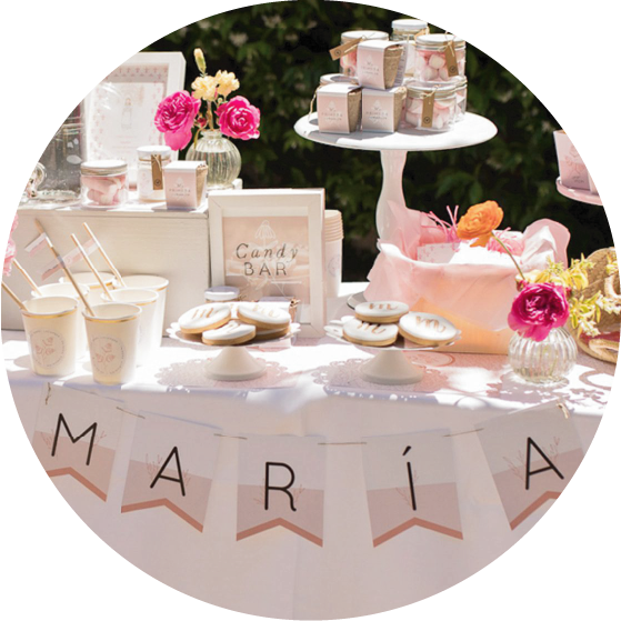 La comuni&oacute;n con margaritas rosas de Mar&iacute;a
